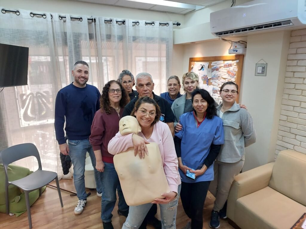 עוד הדרכת עזרה ראשונה והחייאה מתקדמת לצוות מרפאת שיניים אי שם בצפון