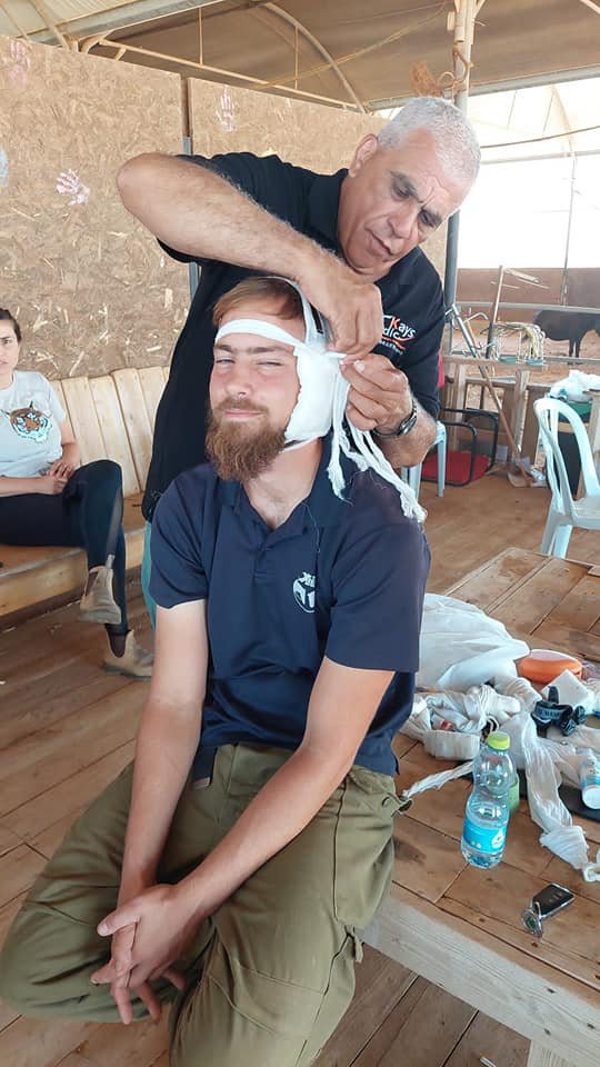 קורס עזרה ראשונה בתנאי שטח למדריכי רכיבה על סוסים