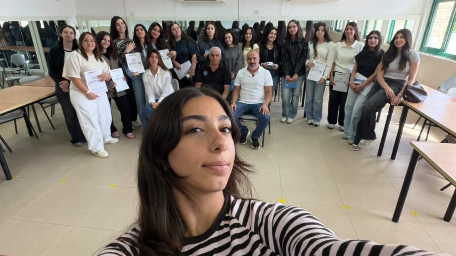 העברת קורס עזרה ראשונה לבנות השירות הלאומי — תמונה 1 מתוך 2