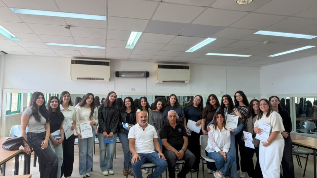 העברת קורס עזרה ראשונה לבנות השירות הלאומי