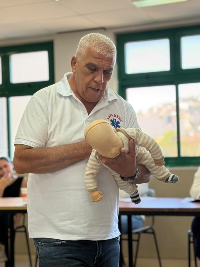 העברת קורס עזרה ראשונה לבנות השירות הלאומי — תמונה 2 מתוך 2